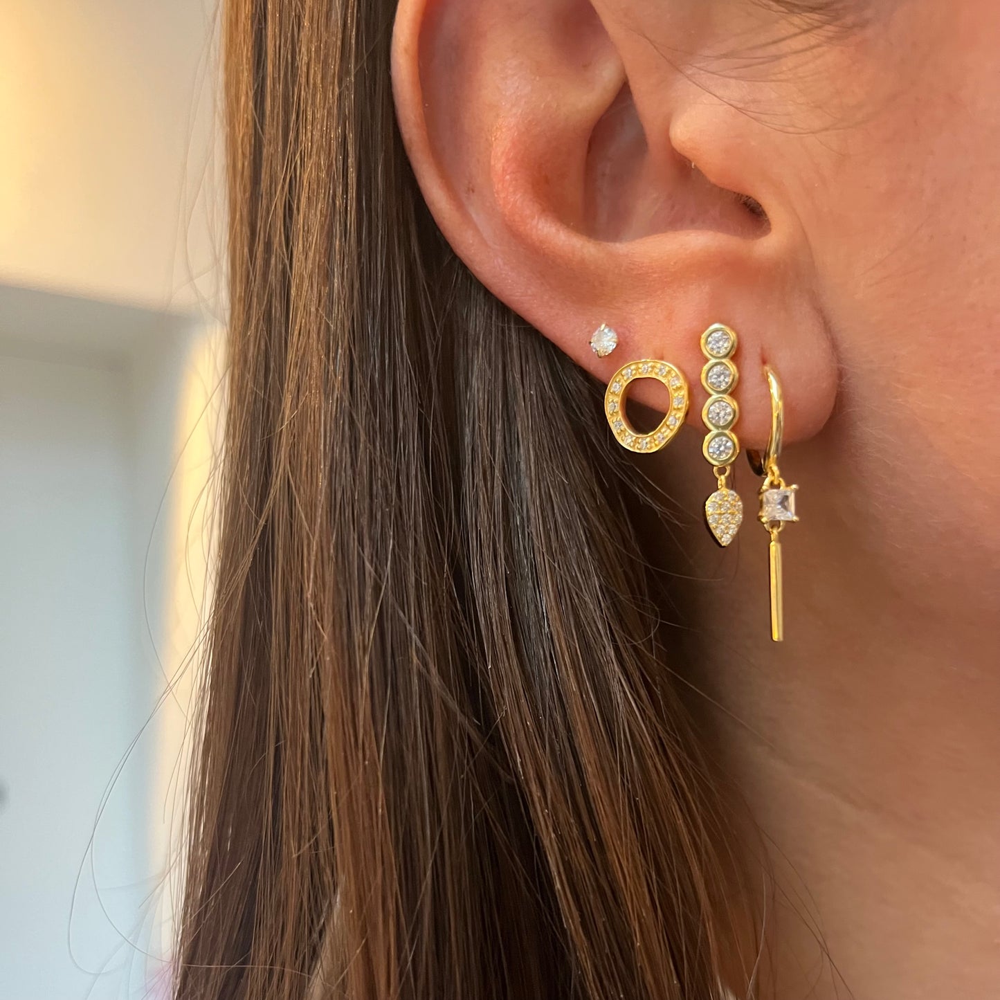 white zirconia stud gold