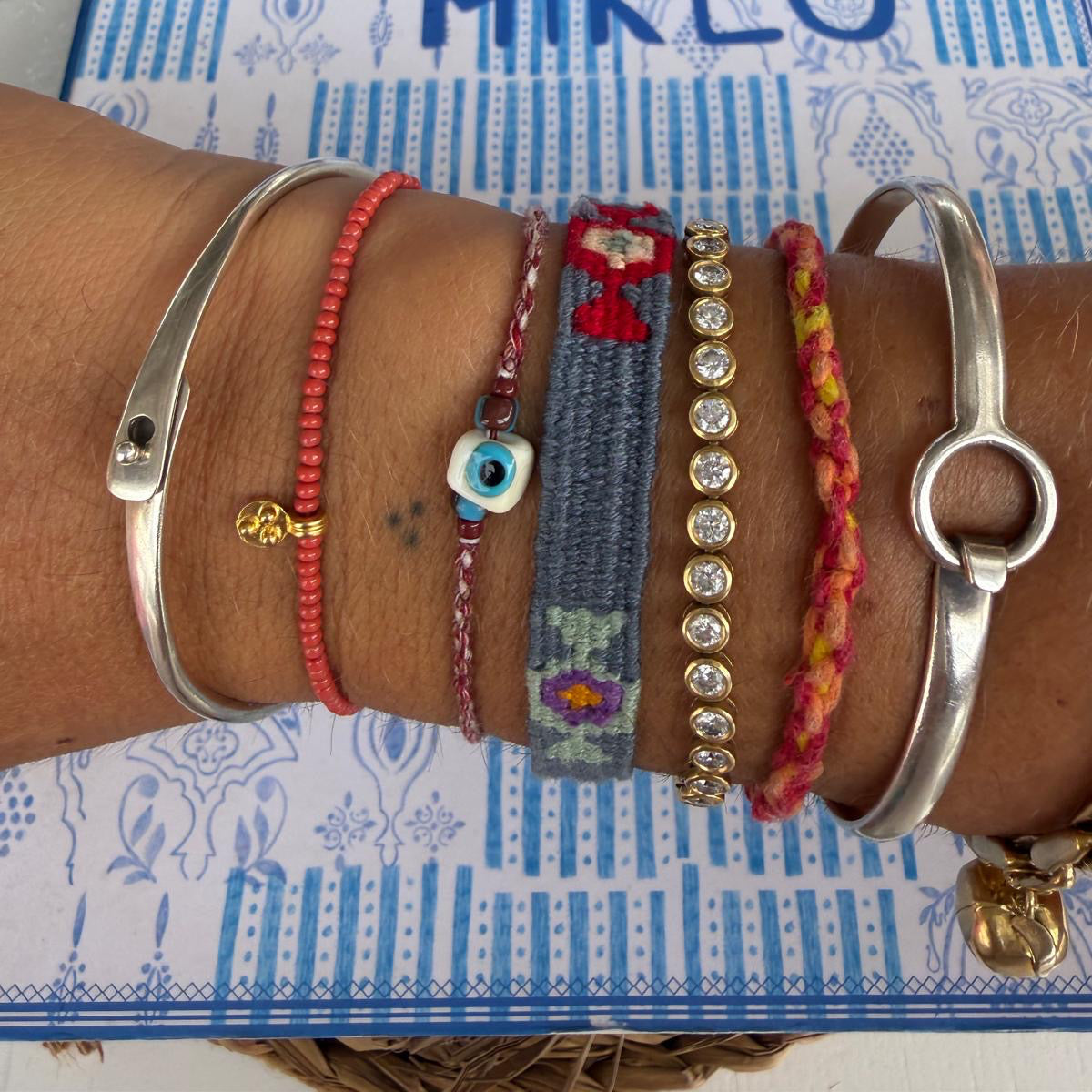 Eye bracelet