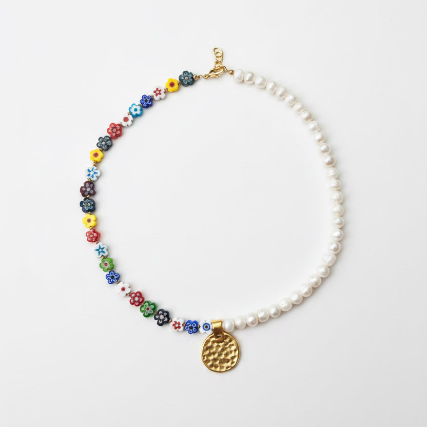 Flower pearl necklace