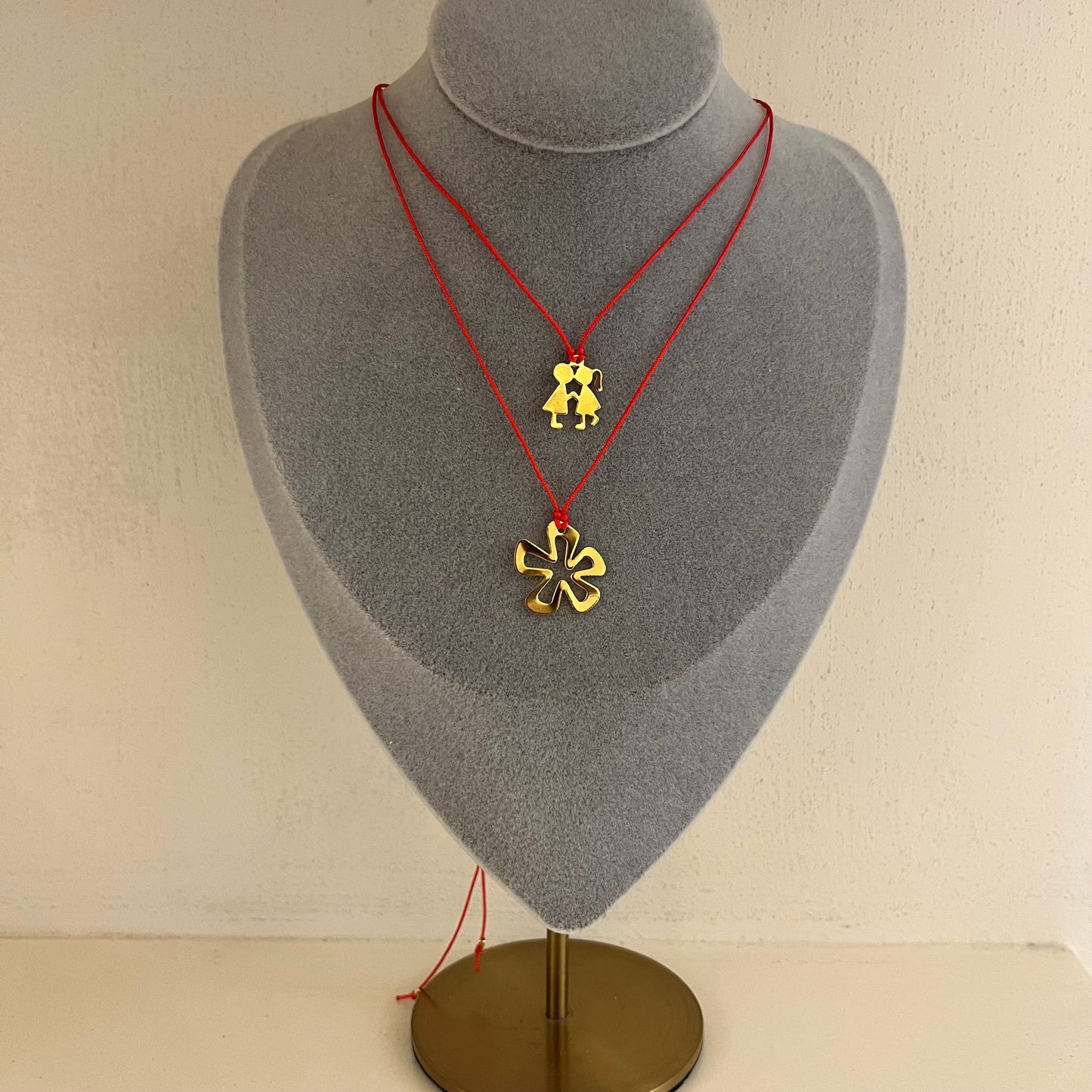 Red string necklace