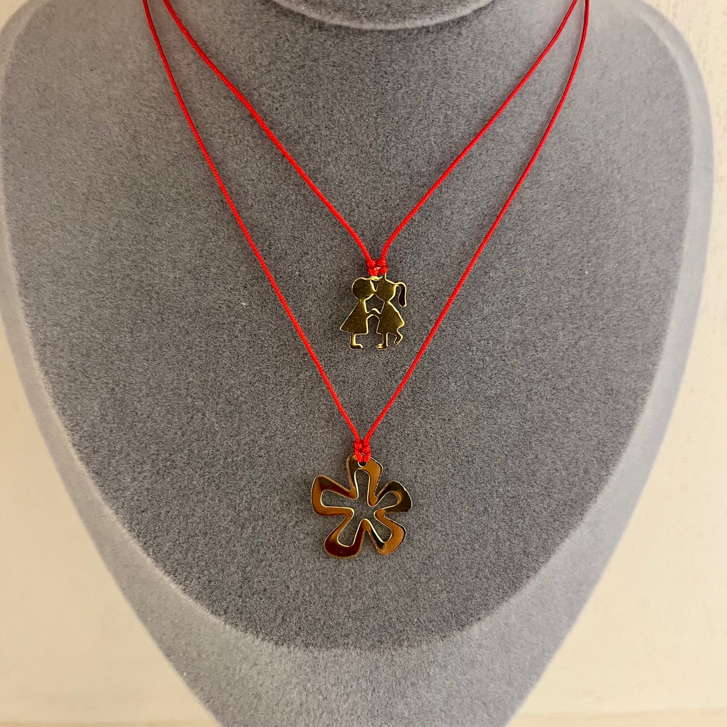 Red string necklace