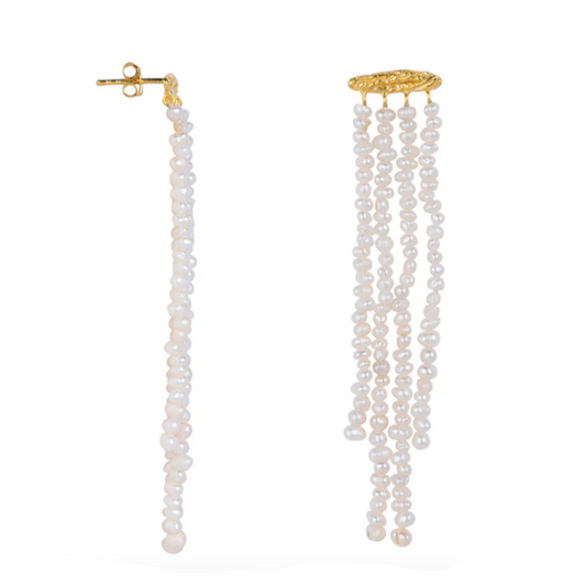 Hanging pearls earrings