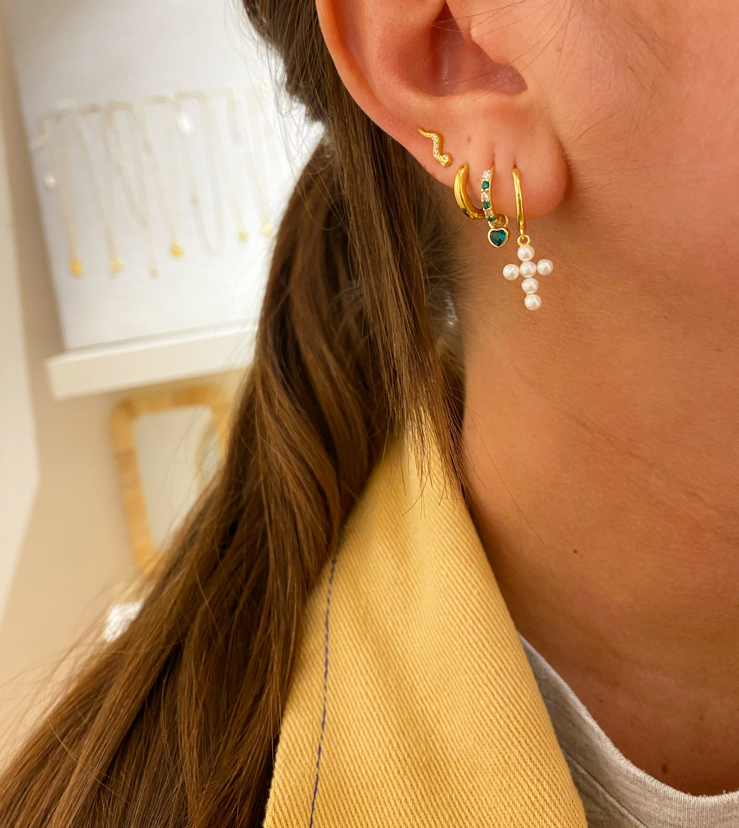 Zirconia snake stud gold